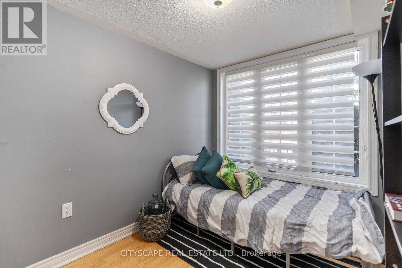 40 Peach Drive, Brampton, Ontario  L6R 0W6 - Photo 13 - W12553390