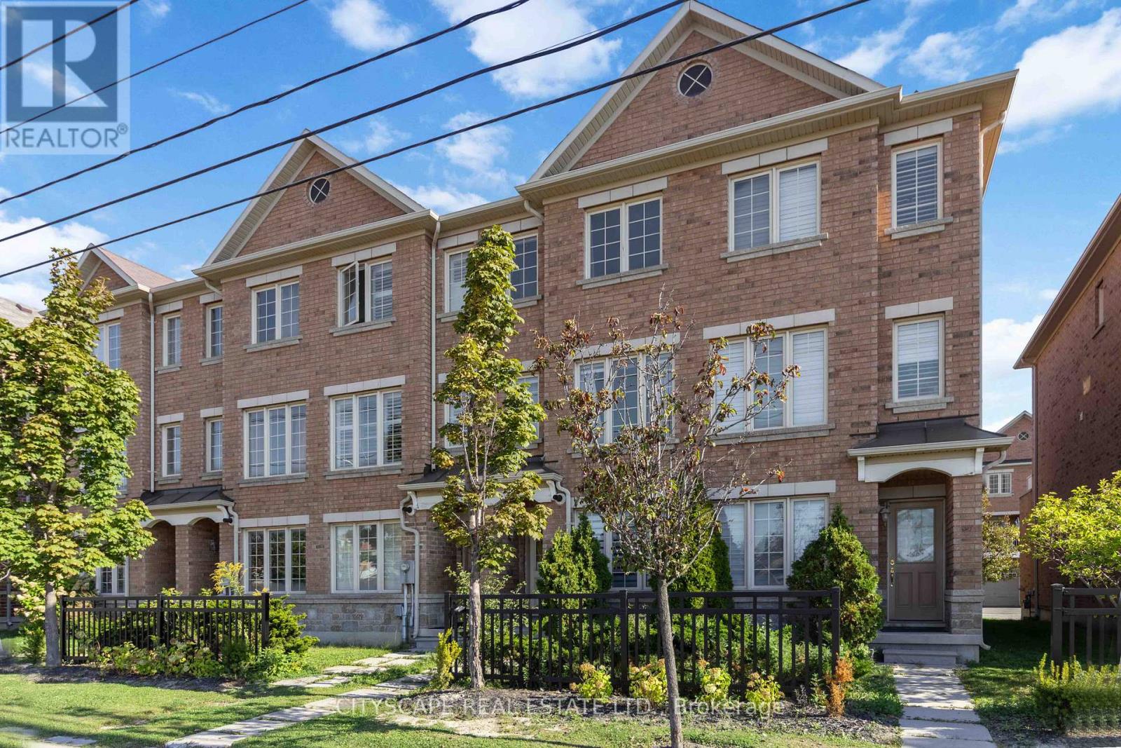 40 Peach Drive, Brampton, Ontario  L6R 0W6 - Photo 2 - W12553390