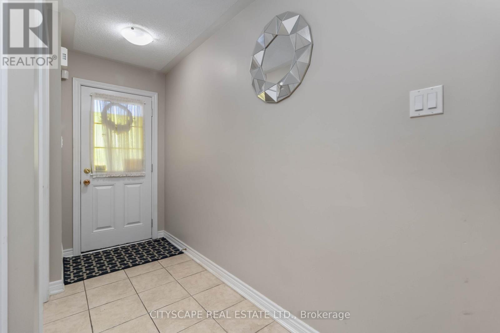 40 Peach Drive, Brampton, Ontario  L6R 0W6 - Photo 4 - W12553390