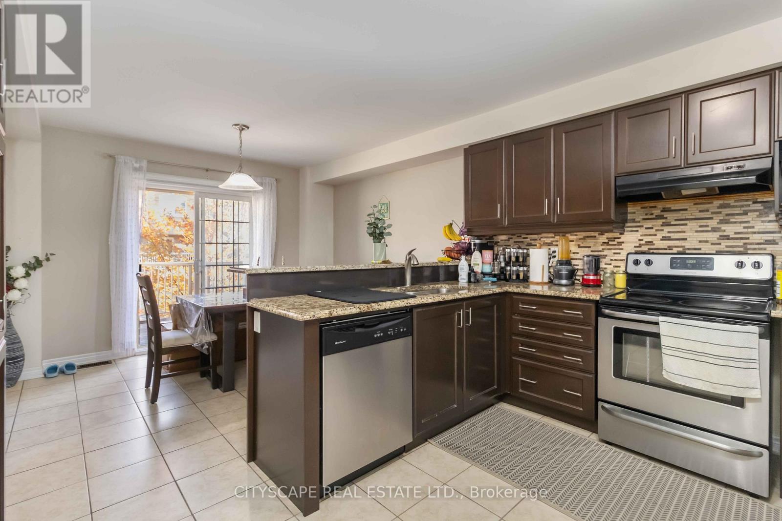 40 Peach Drive, Brampton, Ontario  L6R 0W6 - Photo 8 - W12553390