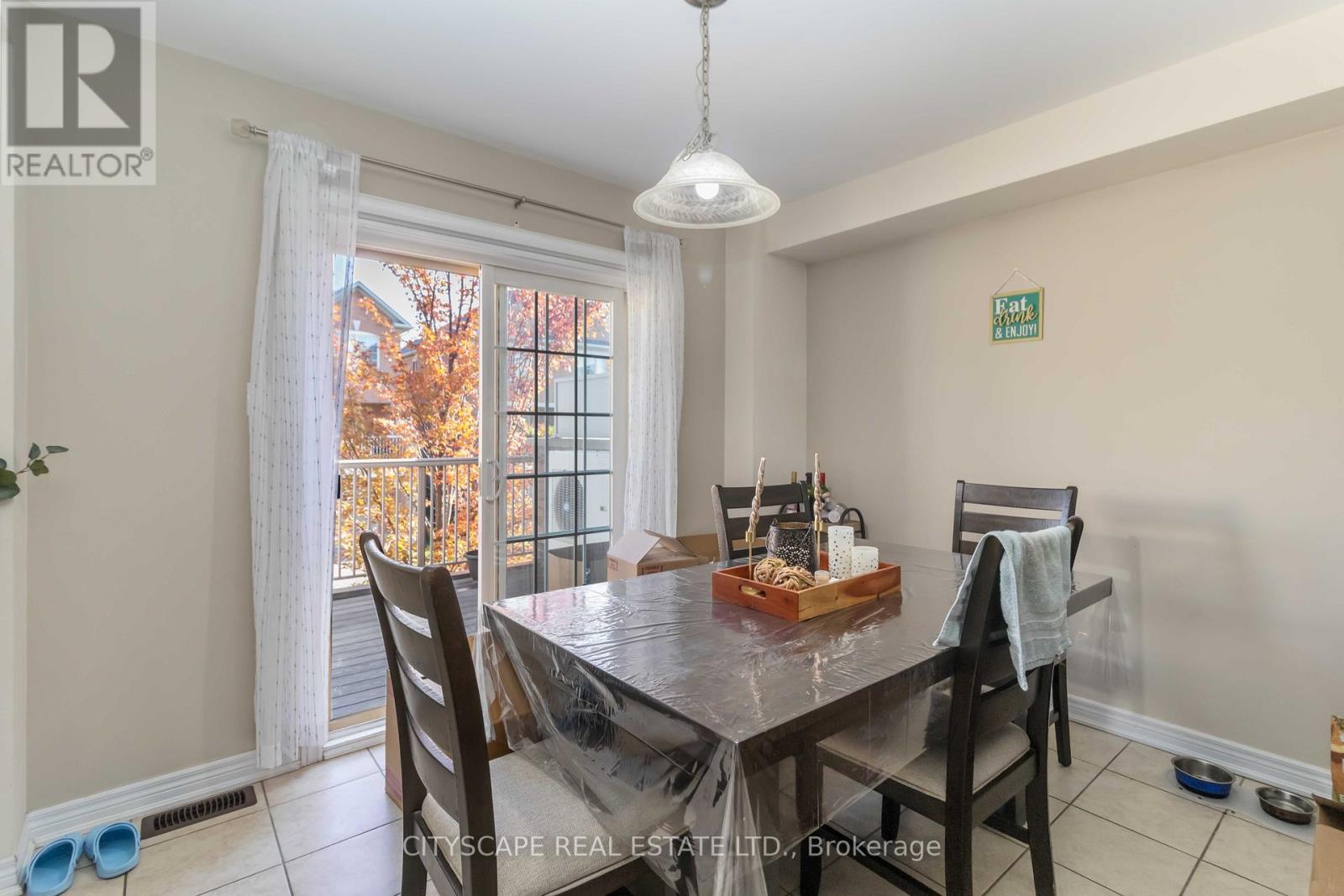 40 Peach Drive, Brampton, Ontario  L6R 0W6 - Photo 9 - W12553390