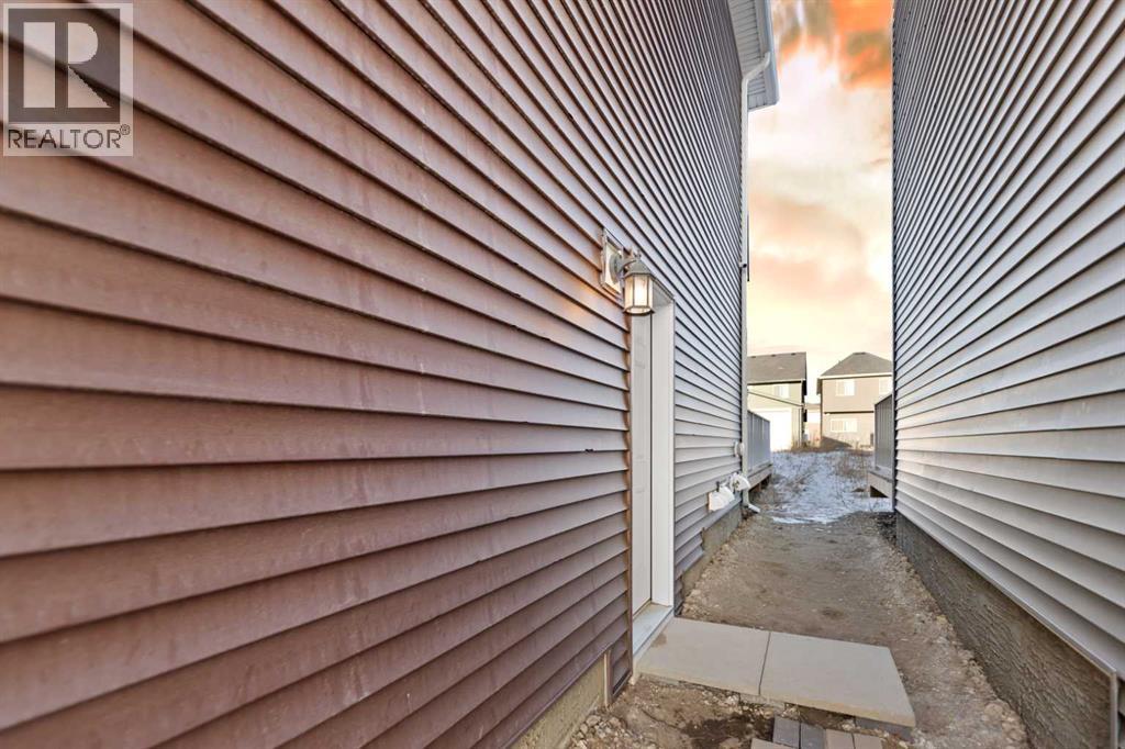 72 Corner Glen Avenue Ne, Calgary, Alberta  T3N 2L7 - Photo 4 - A2254026