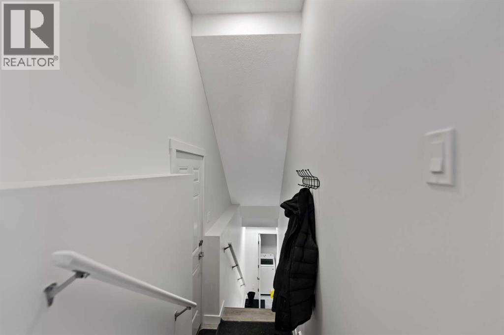 72 Corner Glen Avenue Ne, Calgary, Alberta  T3N 2L7 - Photo 8 - A2254026