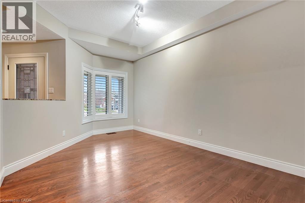 537 Windjammer Way, Waterloo, Ontario N2K 3Y5 - Photo 3 - 40788271