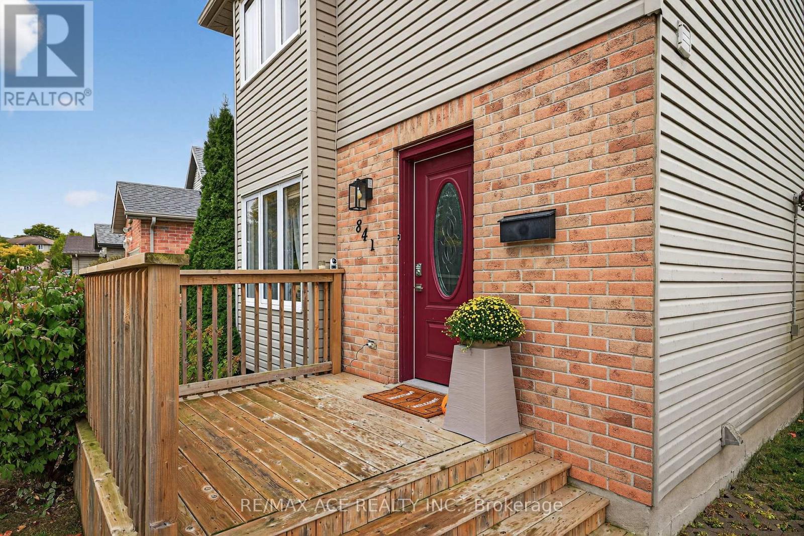 841 Deveron Crescent, London South, Ontario  N5Z 5B4 - Photo 5 - X12553394