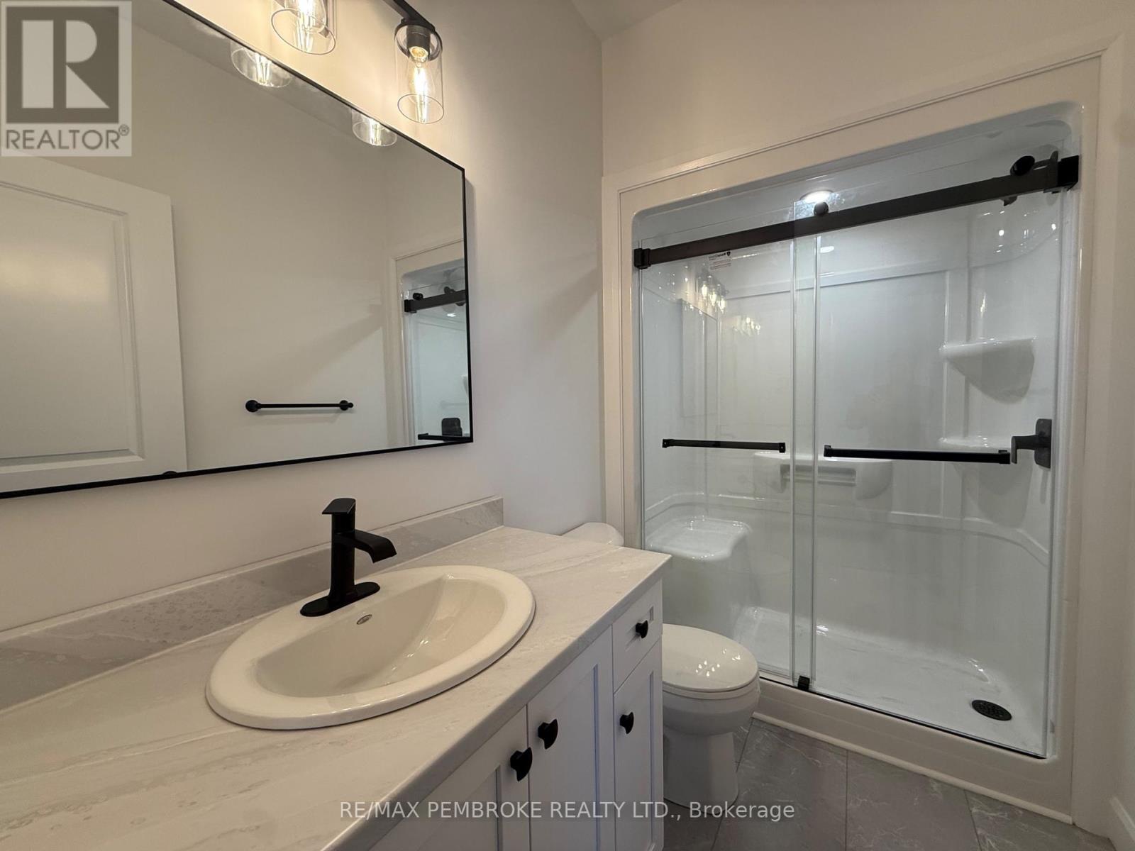 14 Durant Street, Petawawa, Ontario  K8H 0G2 - Photo 16 - X12553466