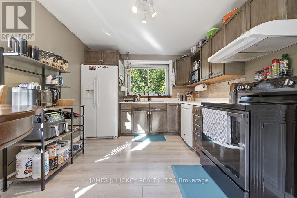 143 Boundary Road, Deep River, Ontario K0J 1P0 - Photo 6 - X12553468