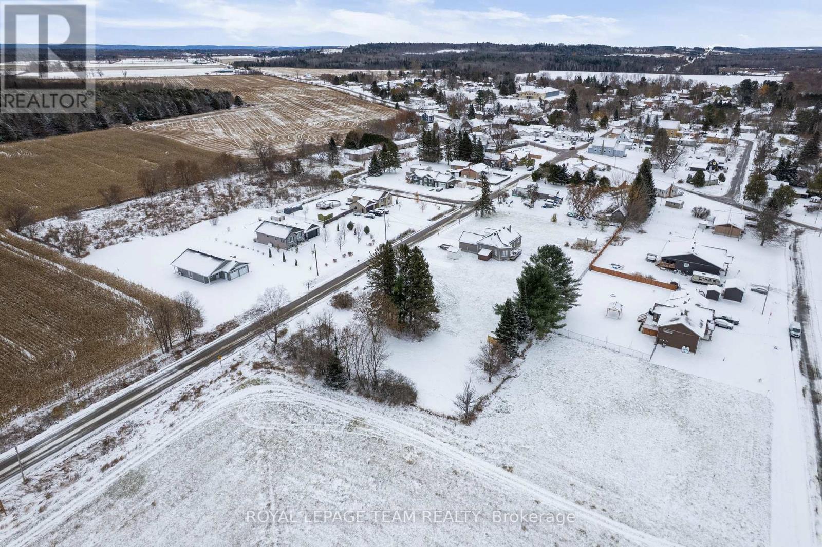 47 Rapid Road W, Whitewater Region, Ontario K0J 2L0 - Photo 7 - X12553458