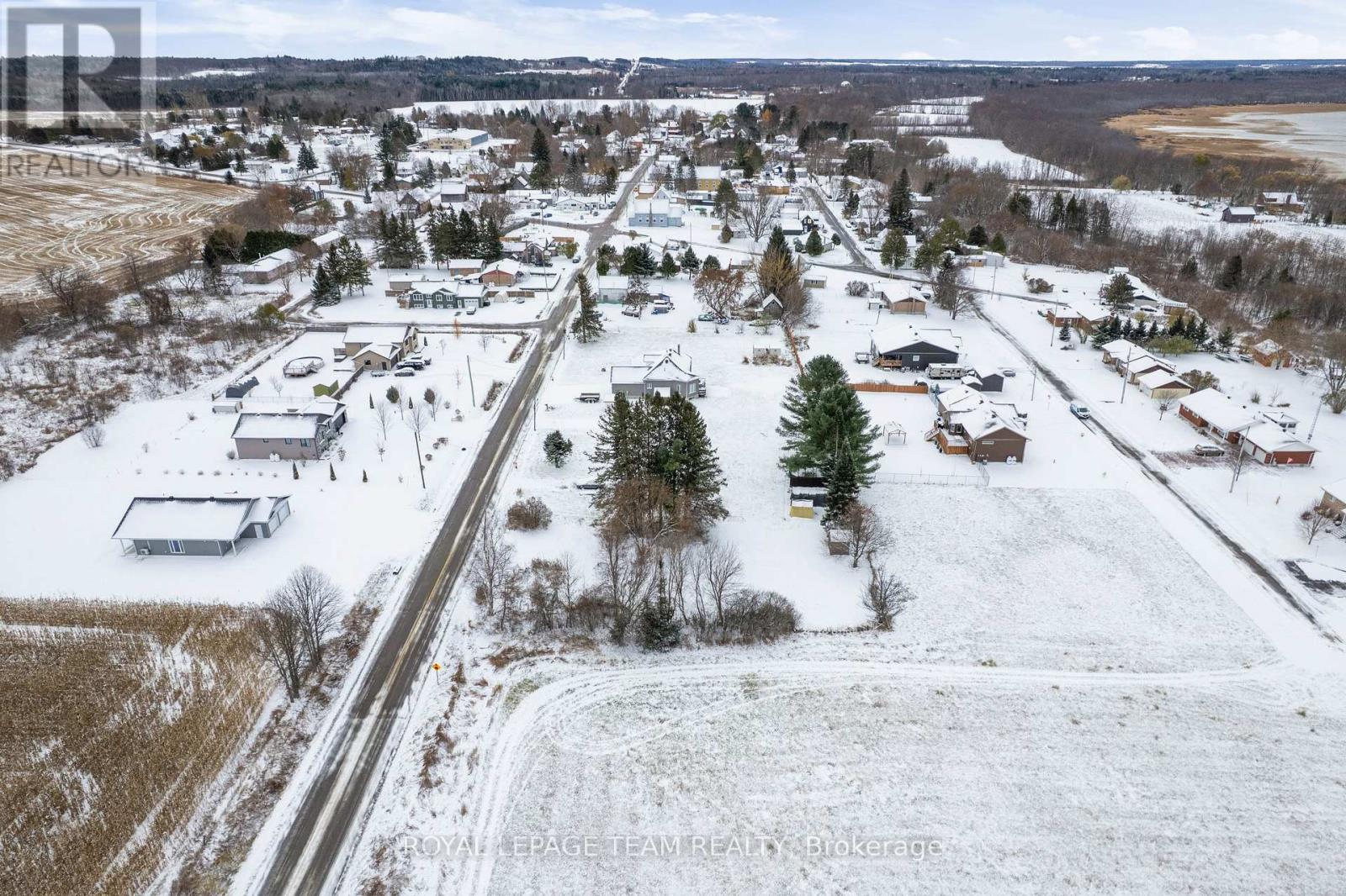 47 Rapid Road W, Whitewater Region, Ontario K0J 2L0 - Photo 8 - X12553458