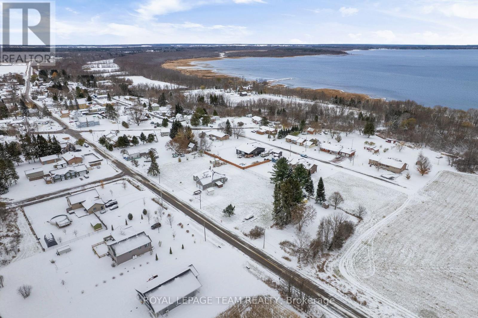 47 Rapid Road W, Whitewater Region, Ontario K0J 2L0 - Photo 9 - X12553458