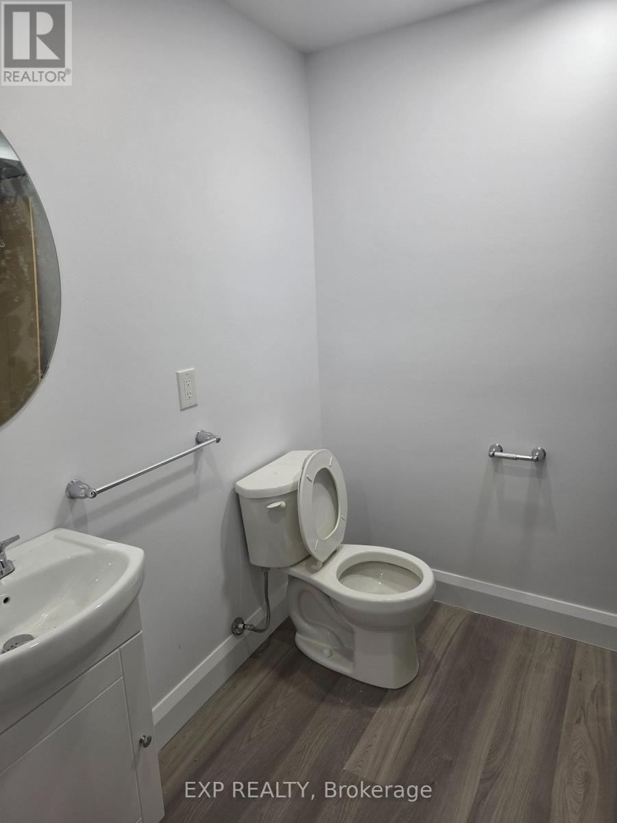 B - 180 Chenoa Way, Ottawa, Ontario K2J 0M4 - Photo 8 - X12553480