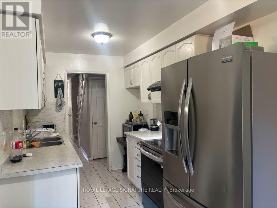 37 - 550 Steddick Court, Mississauga, Ontario  L5R 3S8 - Photo 5 - W12438256