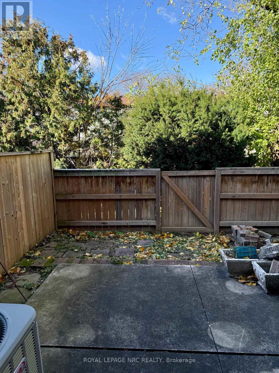 37 - 151 Linwell Road, St. Catharines, Ontario L2N 6P3 - Photo 2 - X12553484