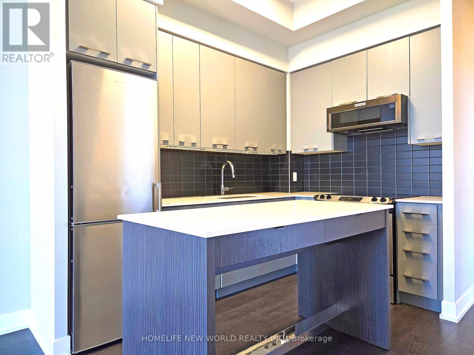 731 - 9471 Yonge Street, Richmond Hill, Ontario  L4C 0Z5 - Photo 4 - N12553412