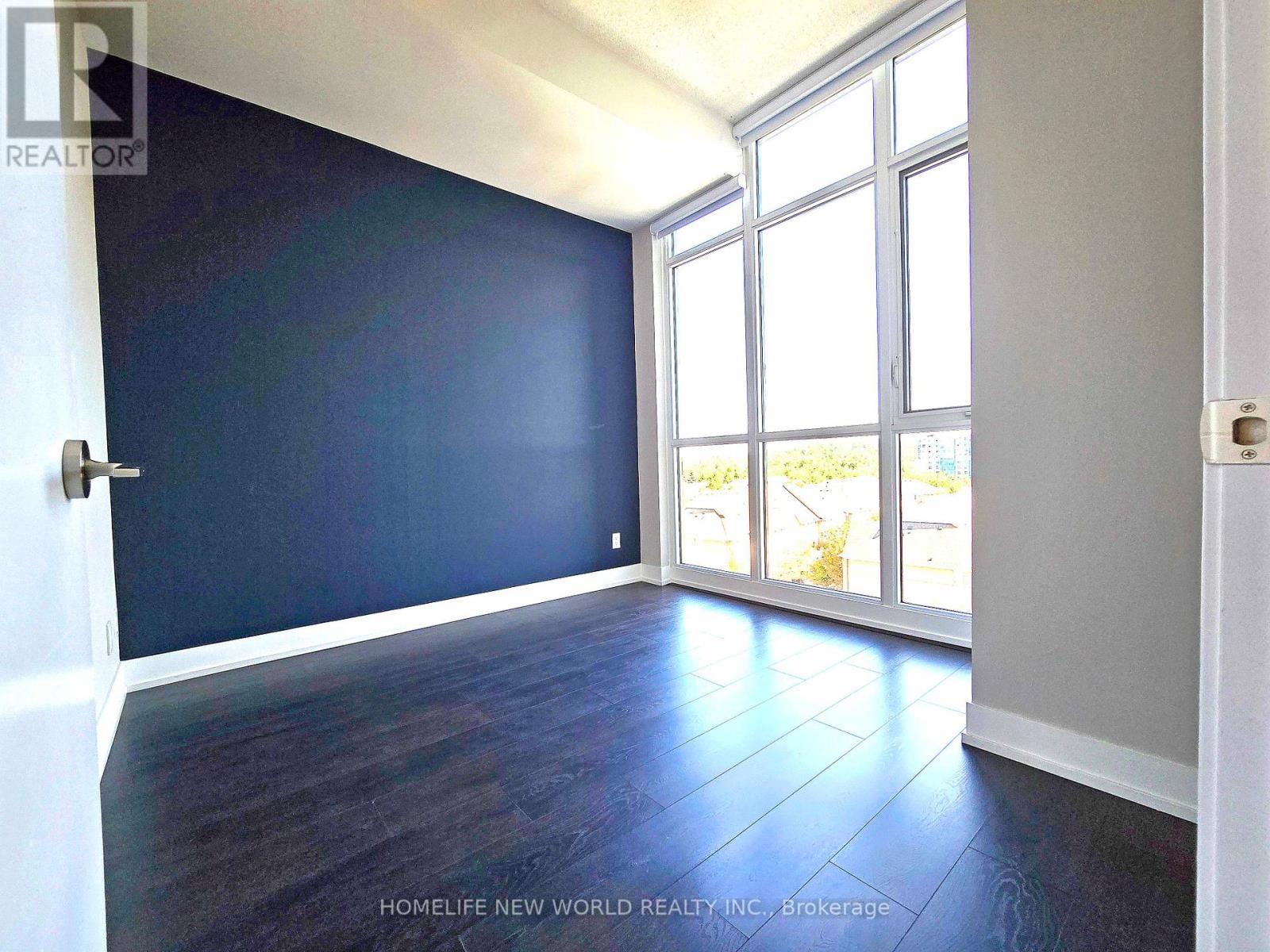 731 - 9471 Yonge Street, Richmond Hill, Ontario  L4C 0Z5 - Photo 5 - N12553412