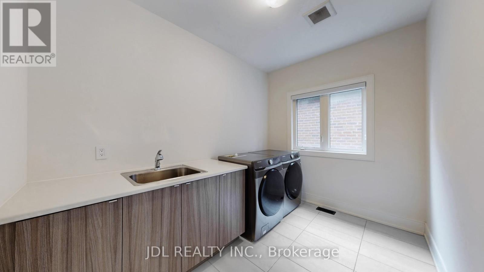 97 Milky Way Drive, Richmond Hill, Ontario  L4C 4M8 - Photo 30 - N12553426