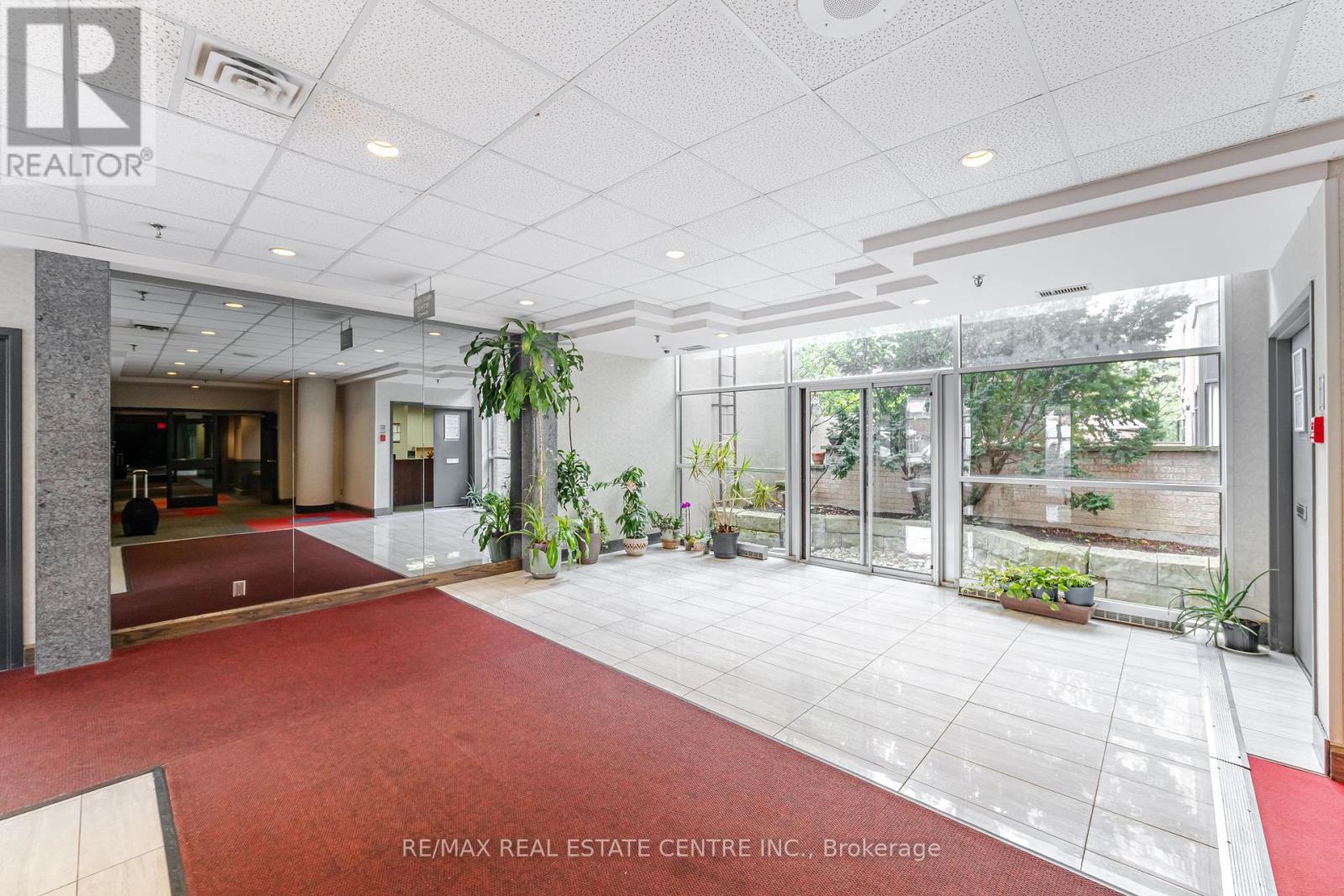 1812 - 265 Enfield Place, Mississauga, Ontario  L5B 3Y6 - Photo 8 - W12553420