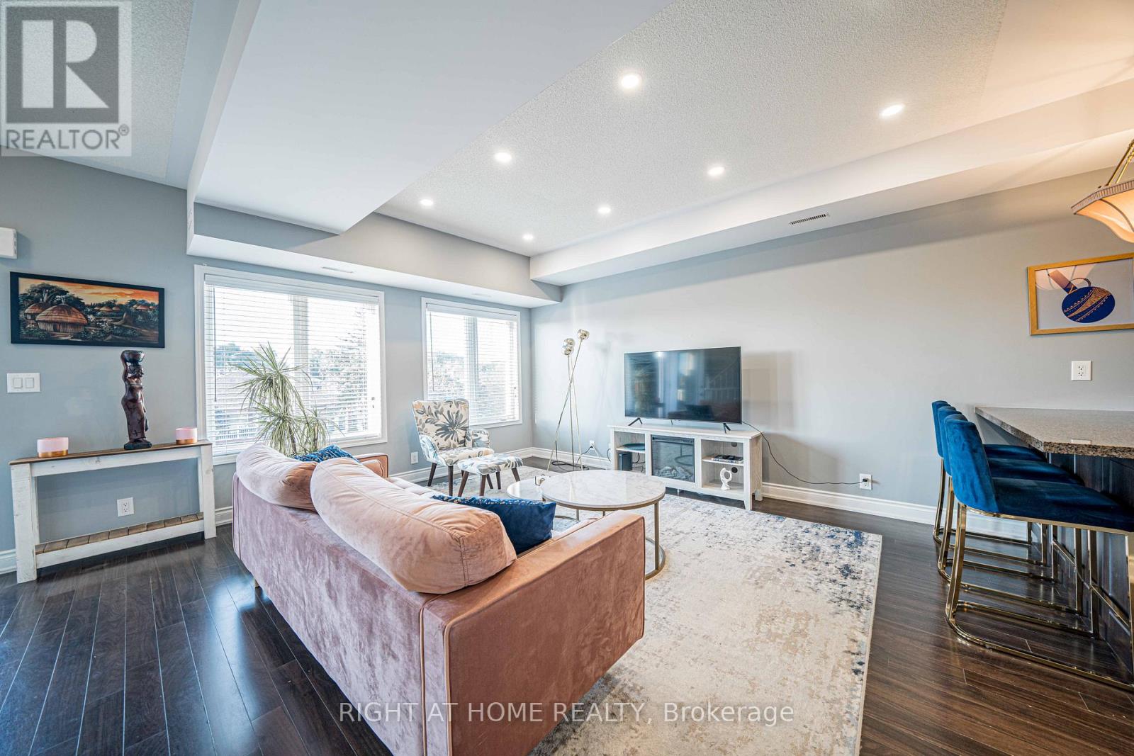 208 - 25 Richgrove Drive, Toronto, Ontario  M9R 0A3 - Photo 4 - W12553434