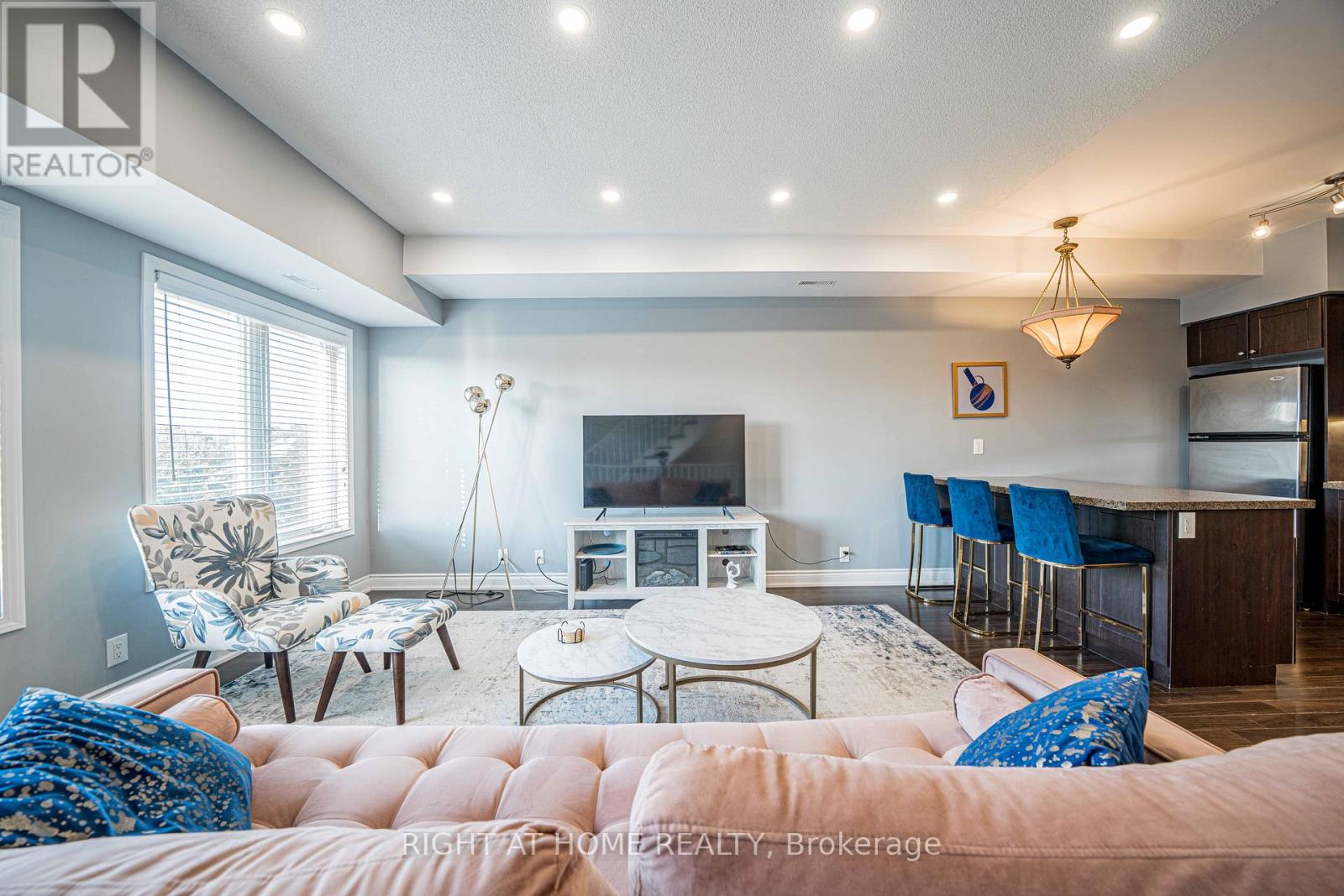 208 - 25 Richgrove Drive, Toronto, Ontario  M9R 0A3 - Photo 5 - W12553434