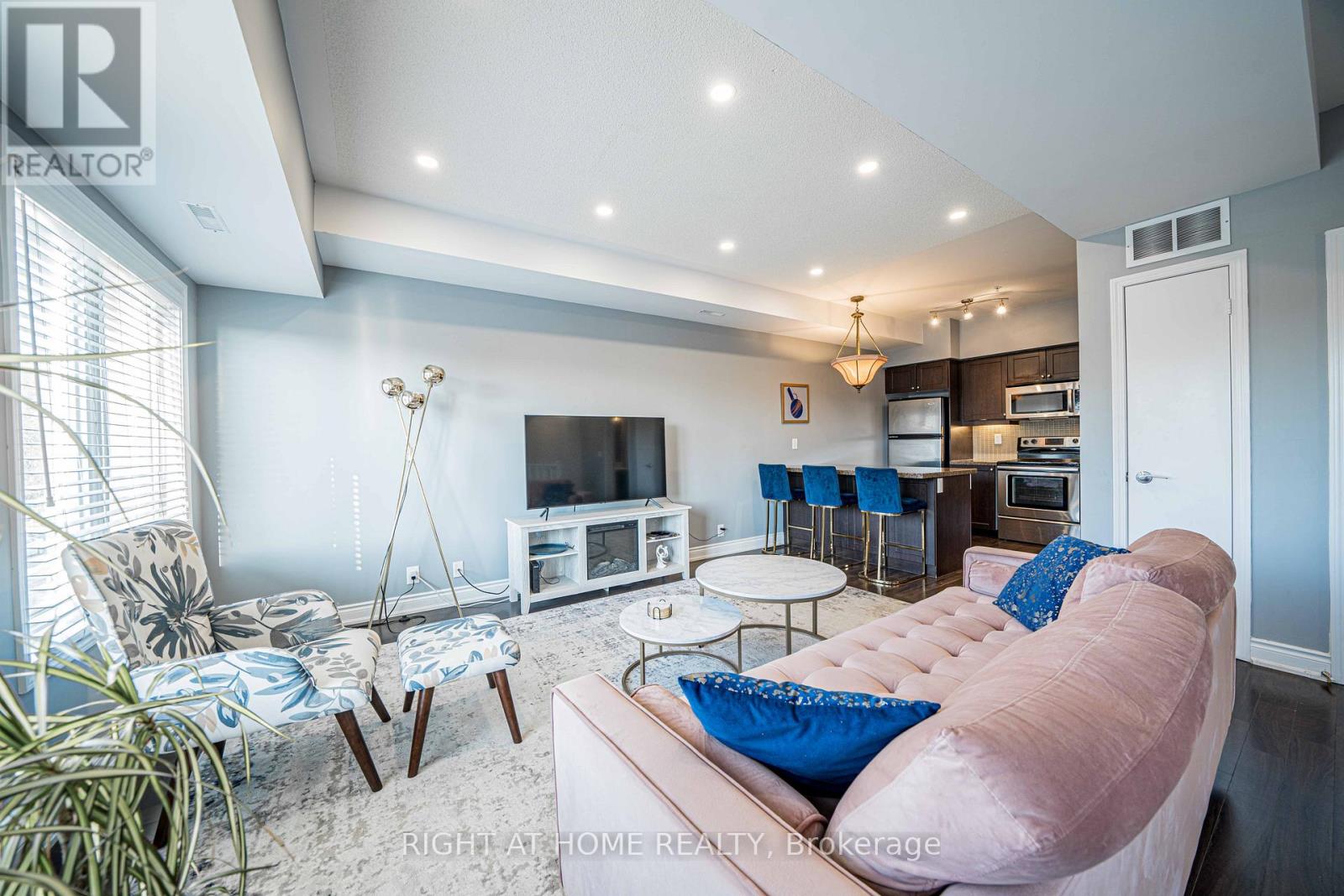 208 - 25 Richgrove Drive, Toronto, Ontario  M9R 0A3 - Photo 6 - W12553434