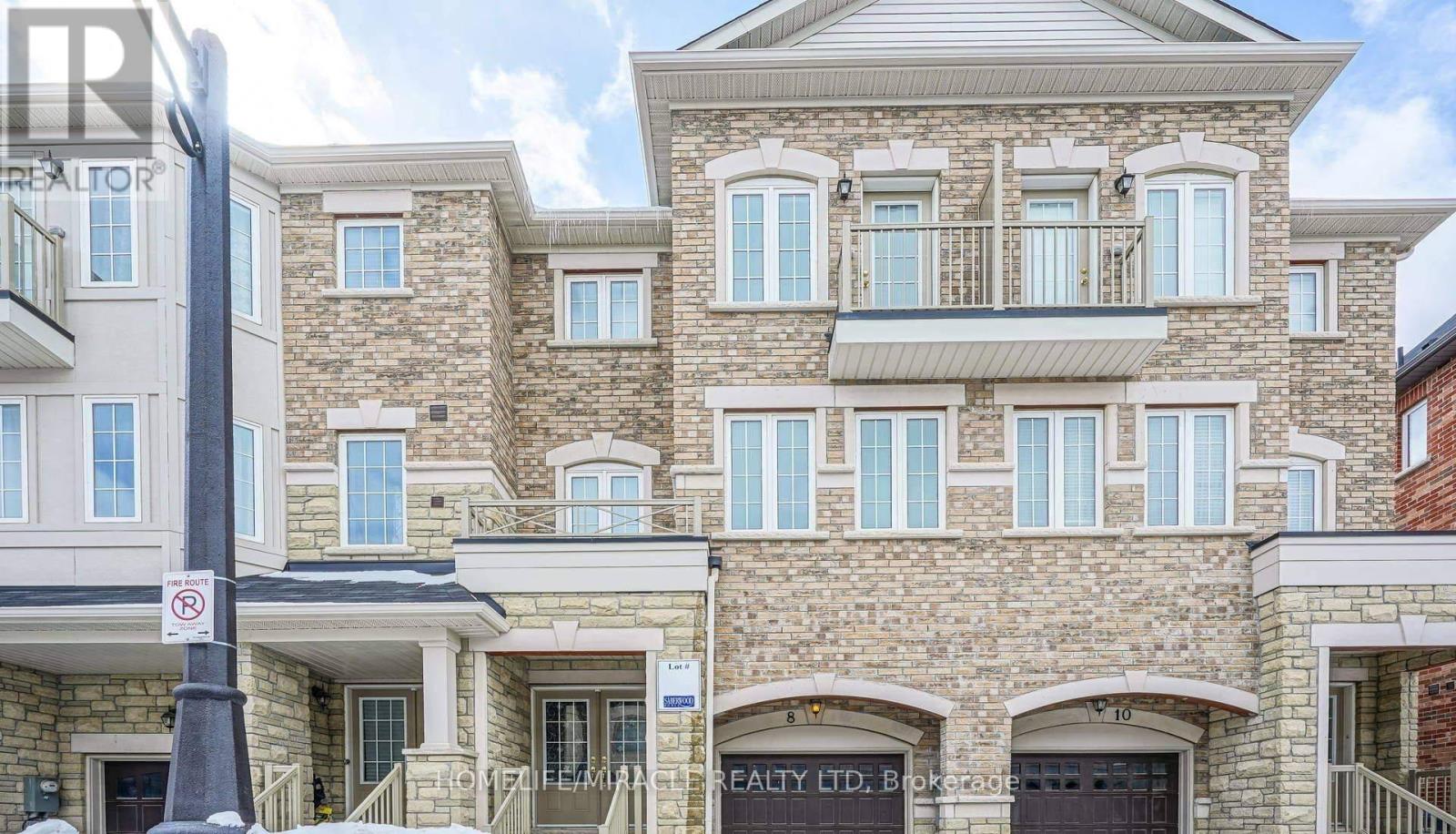 8 HOBART GARDENS, Brampton, Ontario