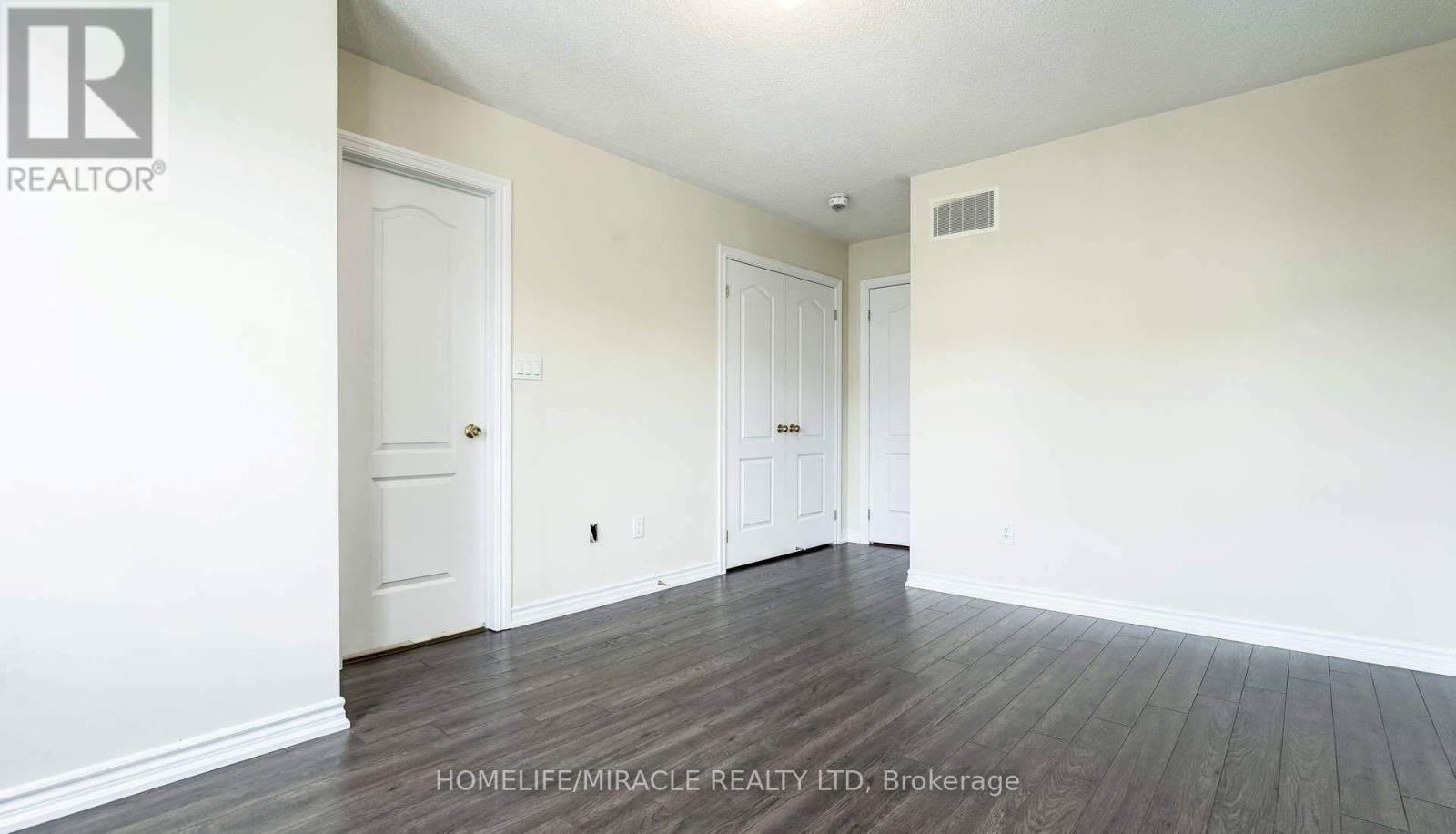 8 Hobart Gardens, Brampton, Ontario  L6Z 0B4 - Photo 13 - W12553444