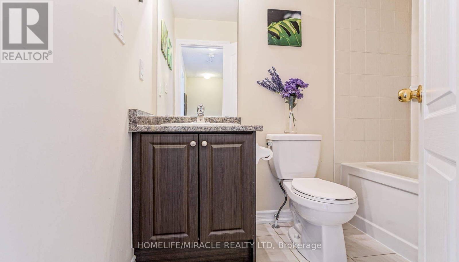 8 Hobart Gardens, Brampton, Ontario  L6Z 0B4 - Photo 14 - W12553444