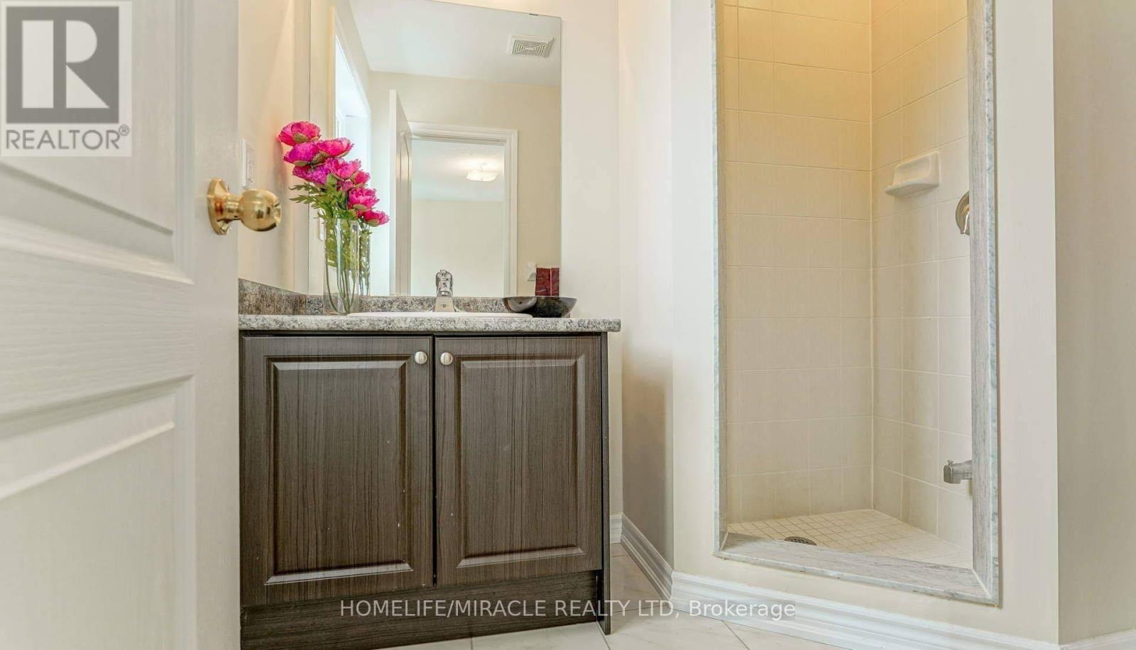 8 Hobart Gardens, Brampton, Ontario  L6Z 0B4 - Photo 15 - W12553444