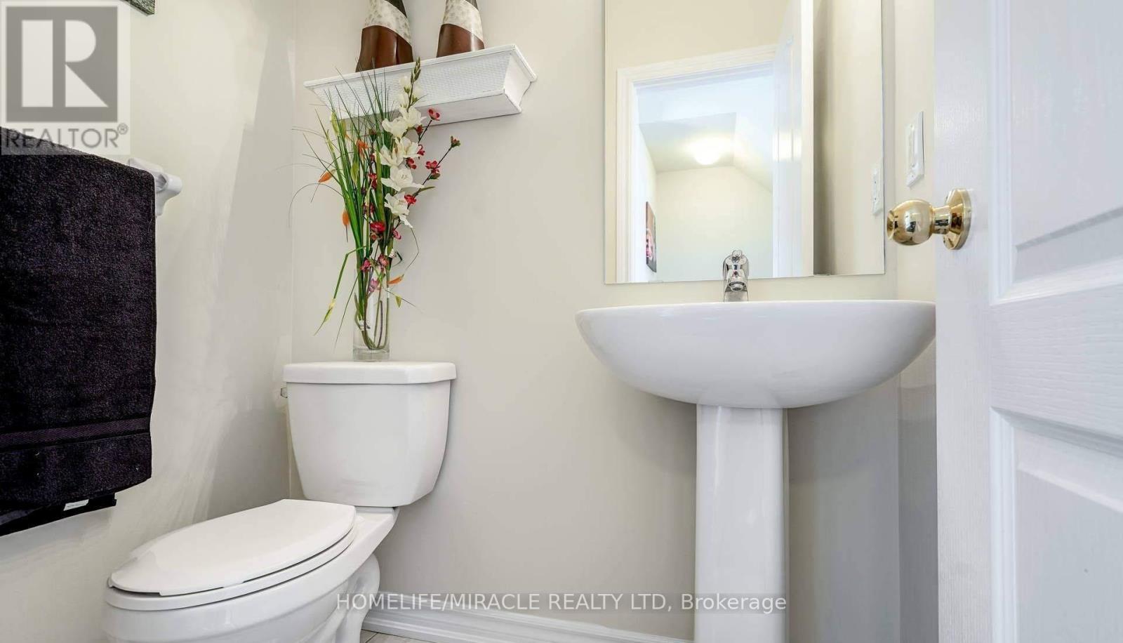 8 Hobart Gardens, Brampton, Ontario  L6Z 0B4 - Photo 16 - W12553444