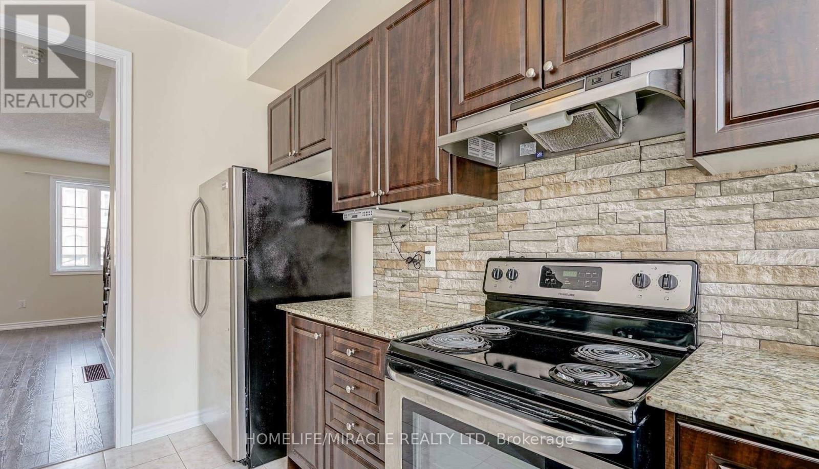 8 Hobart Gardens, Brampton, Ontario  L6Z 0B4 - Photo 4 - W12553444