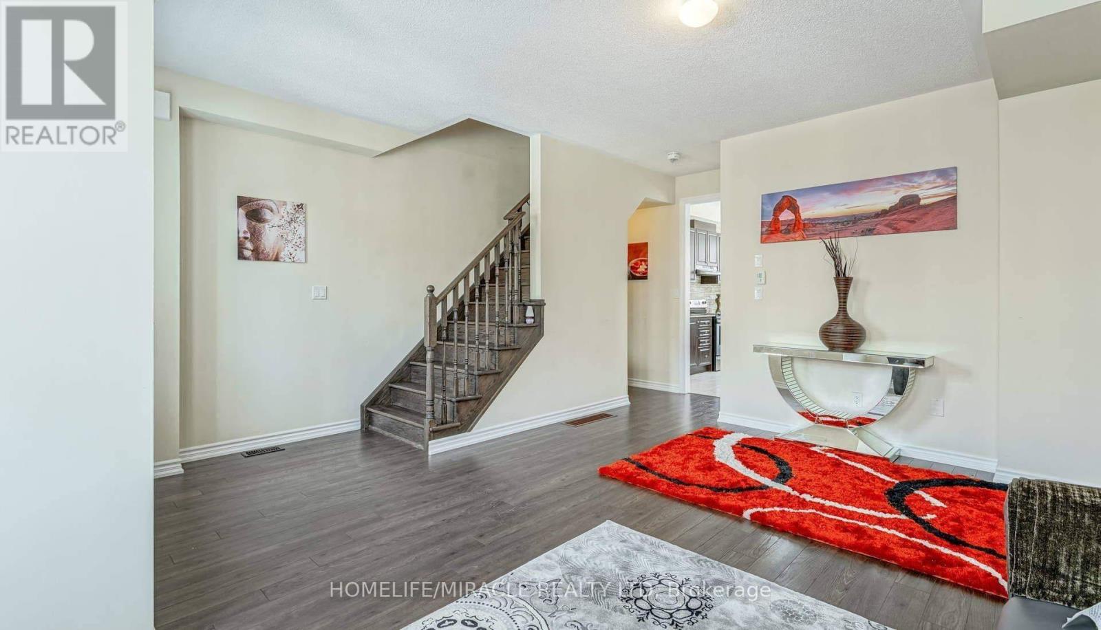 8 Hobart Gardens, Brampton, Ontario  L6Z 0B4 - Photo 5 - W12553444