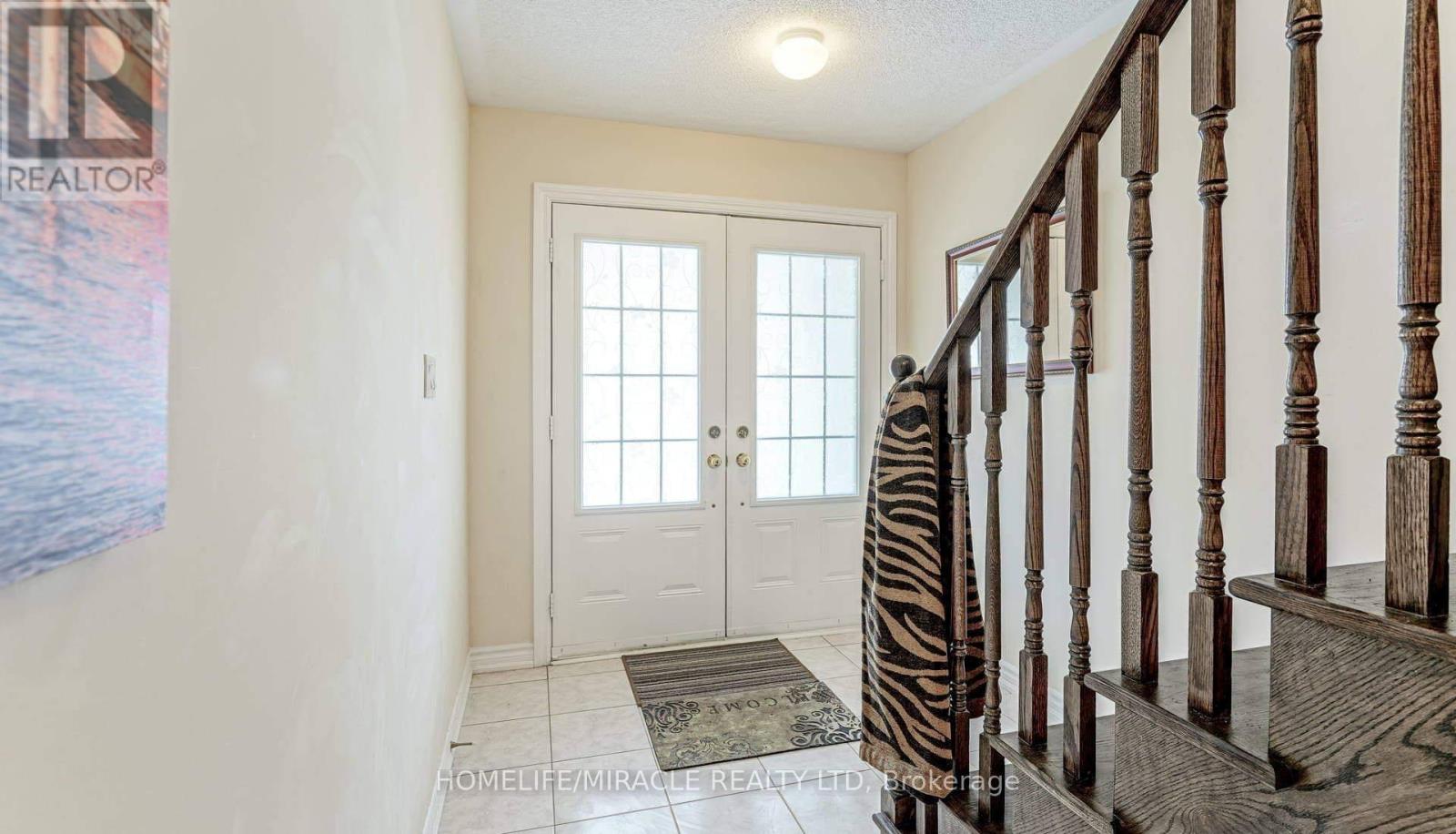 8 Hobart Gardens, Brampton, Ontario  L6Z 0B4 - Photo 6 - W12553444