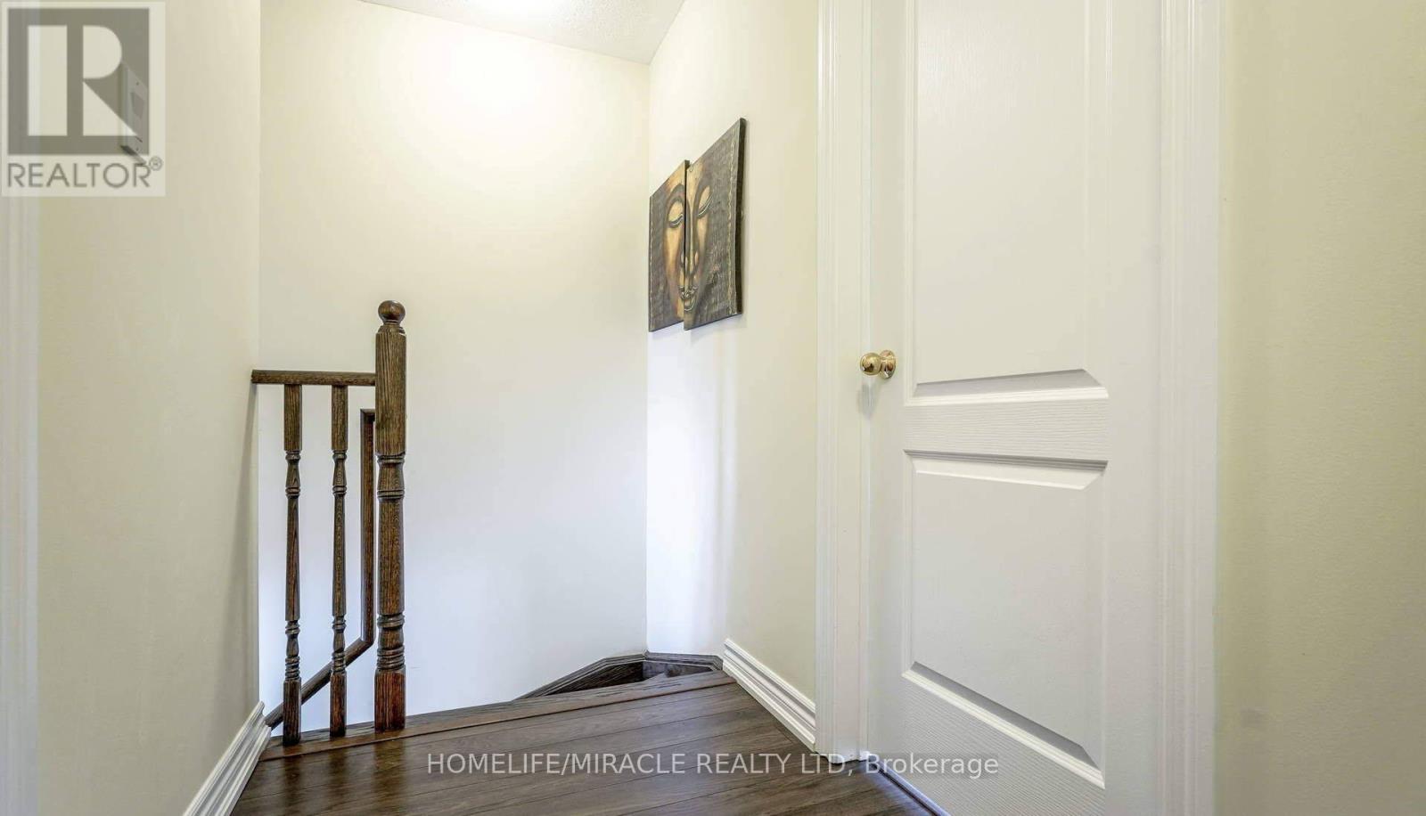 8 Hobart Gardens, Brampton, Ontario  L6Z 0B4 - Photo 7 - W12553444