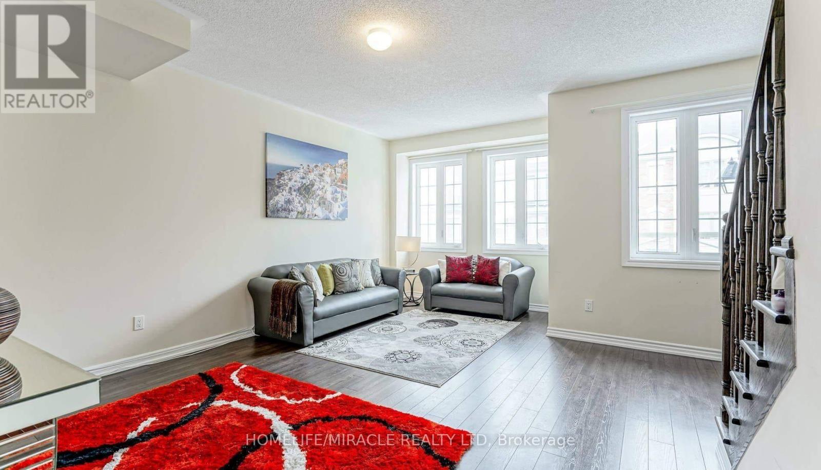 8 Hobart Gardens, Brampton, Ontario  L6Z 0B4 - Photo 8 - W12553444