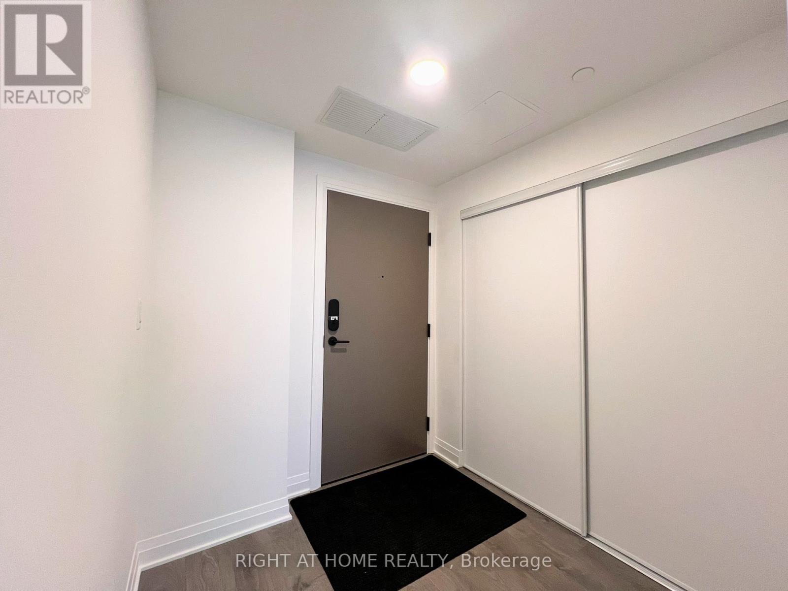 3810 - 4015 The Exchange Street, Mississauga, Ontario  L5B 0N9 - Photo 4 - W12553464