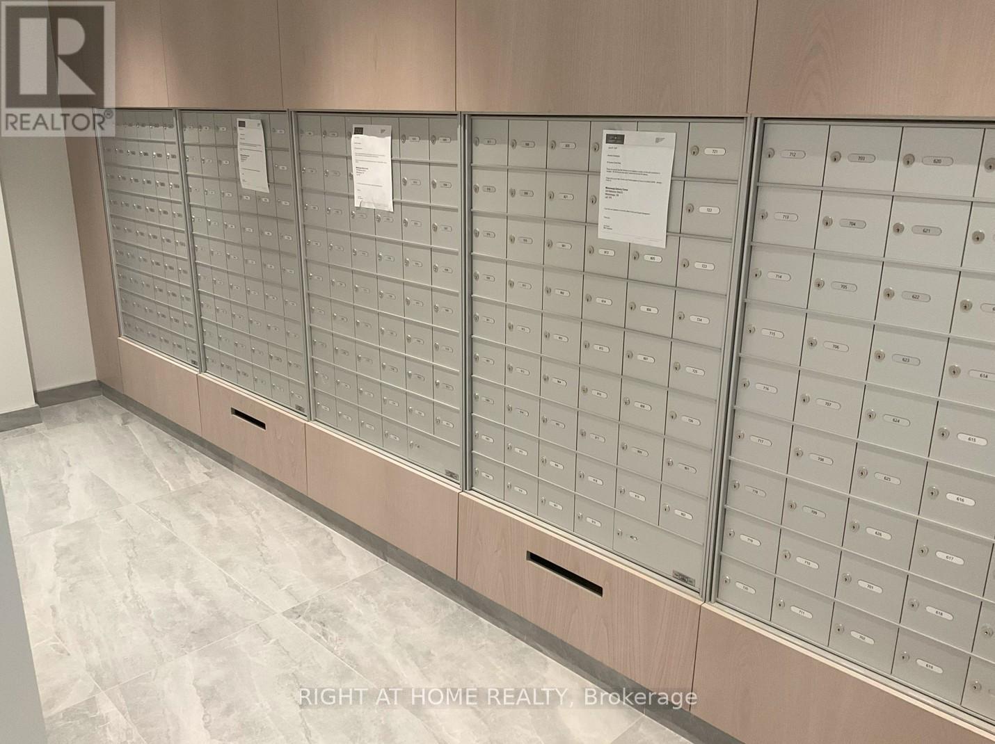 1004 - 86 Dundas Street E, Mississauga, Ontario  L5A 0B1 - Photo 4 - W12553474