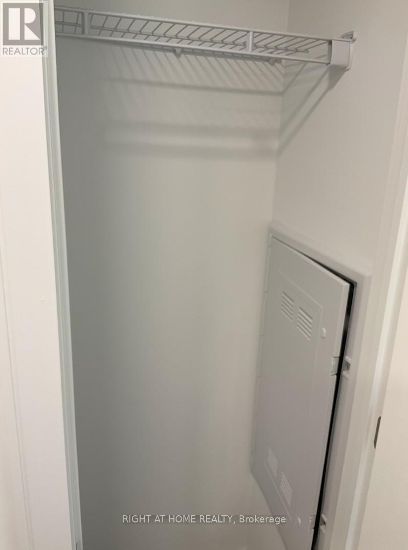 1004 - 86 Dundas Street E, Mississauga, Ontario  L5A 0B1 - Photo 7 - W12553474