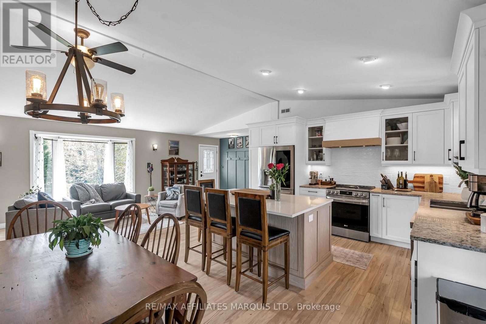 4239 County Rd 11 Road, South Stormont, Ontario  K7R 3L2 - Photo 16 - X12373223