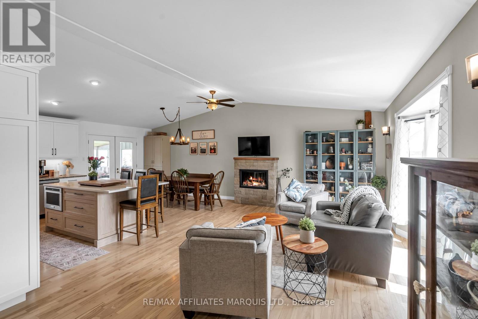 4239 County Rd 11 Road, South Stormont, Ontario  K7R 3L2 - Photo 6 - X12373223