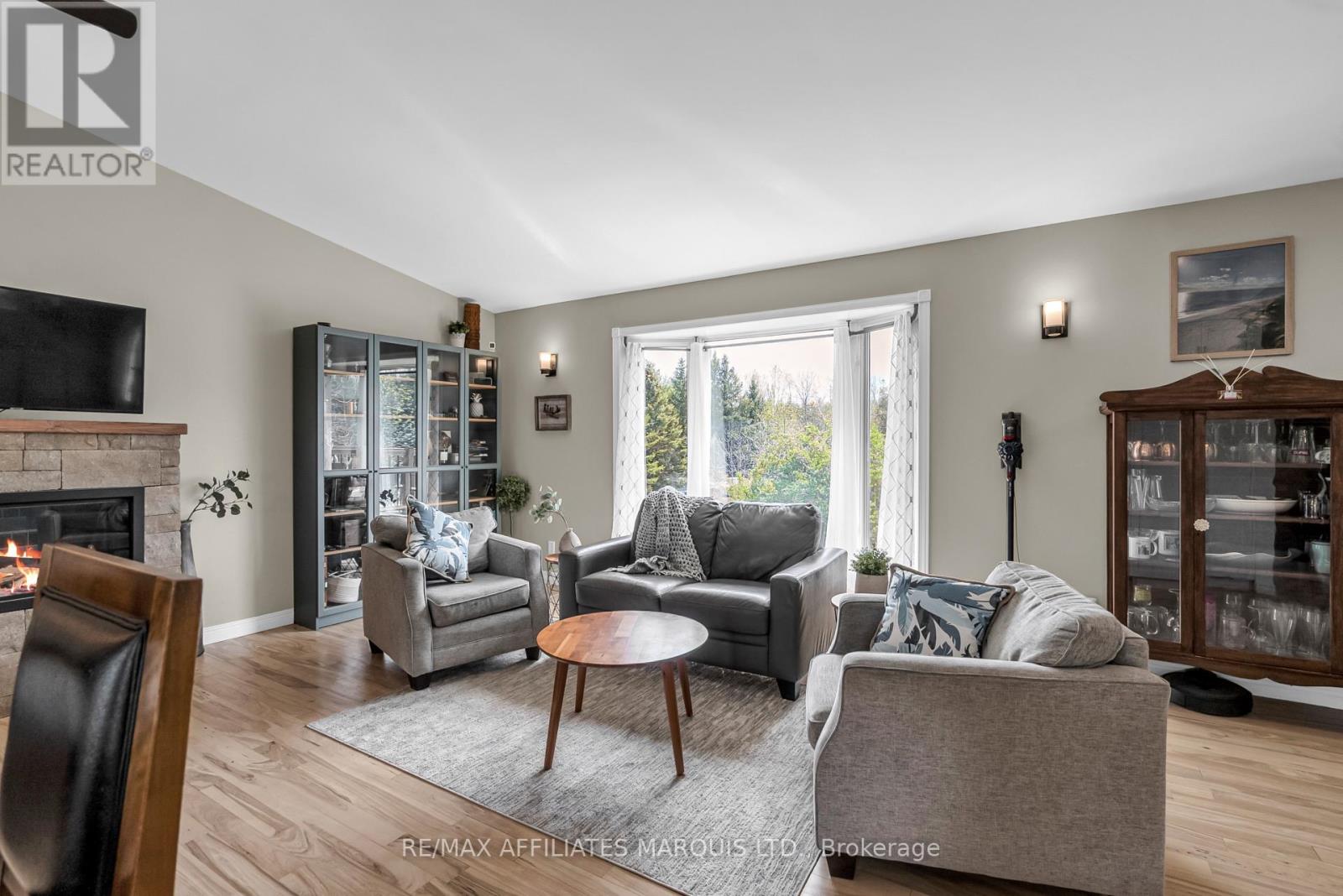 4239 County Rd 11 Road, South Stormont, Ontario  K7R 3L2 - Photo 7 - X12373223