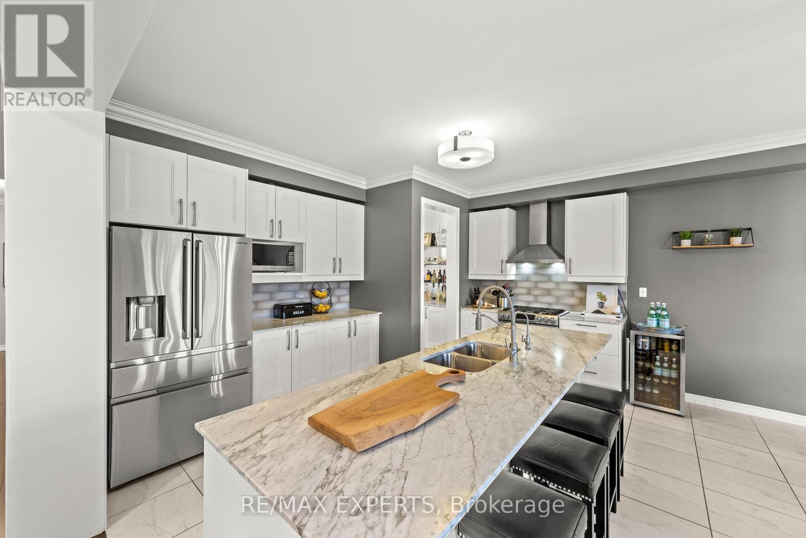 48 Manor Glen Crescent, East Gwillimbury, Ontario  L0G 1M0 - Photo 17 - N12545102