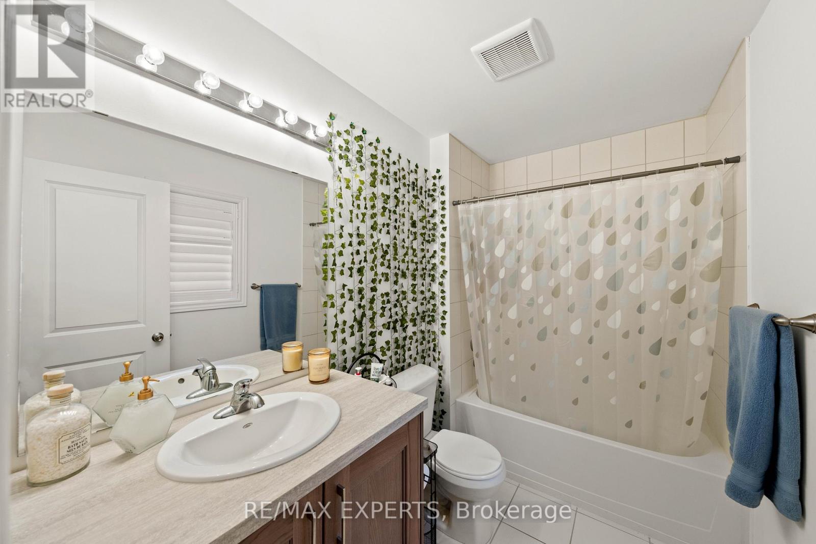 48 Manor Glen Crescent, East Gwillimbury, Ontario  L0G 1M0 - Photo 25 - N12545102