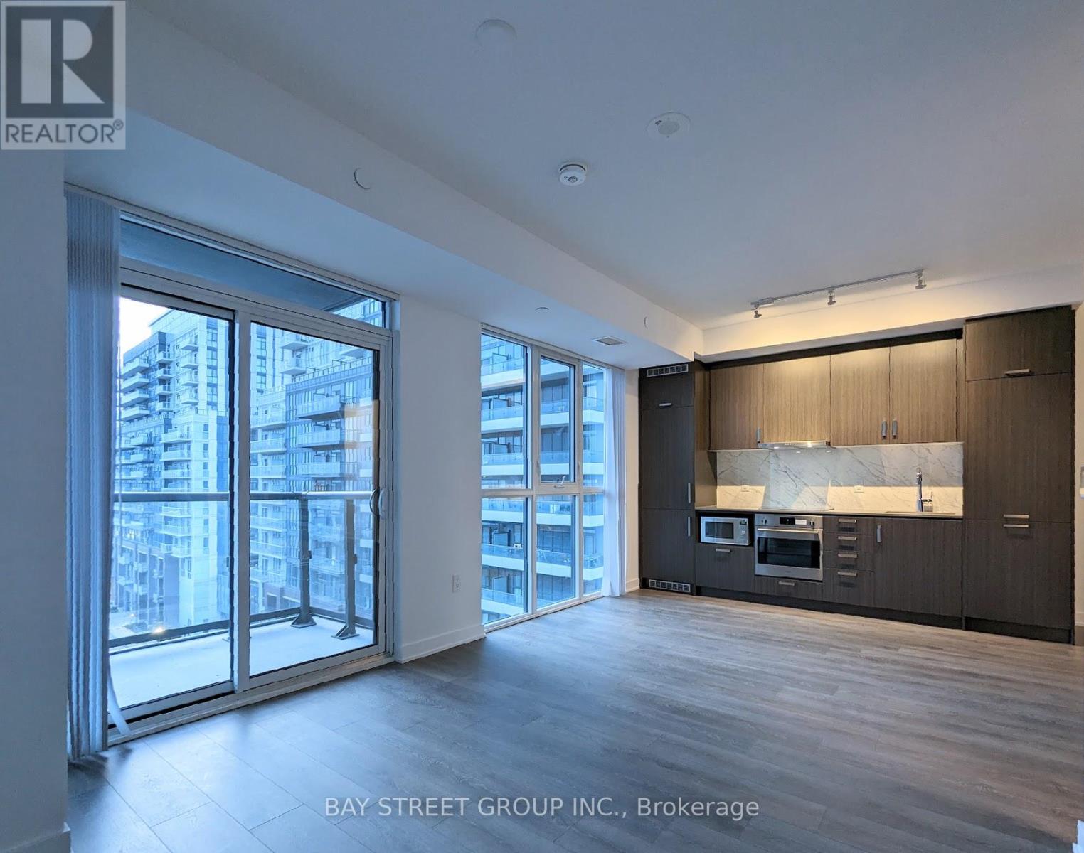 806 - 60 Honeycrisp Crescent, Vaughan, Ontario  L4K 0N5 - Photo 5 - N12553508