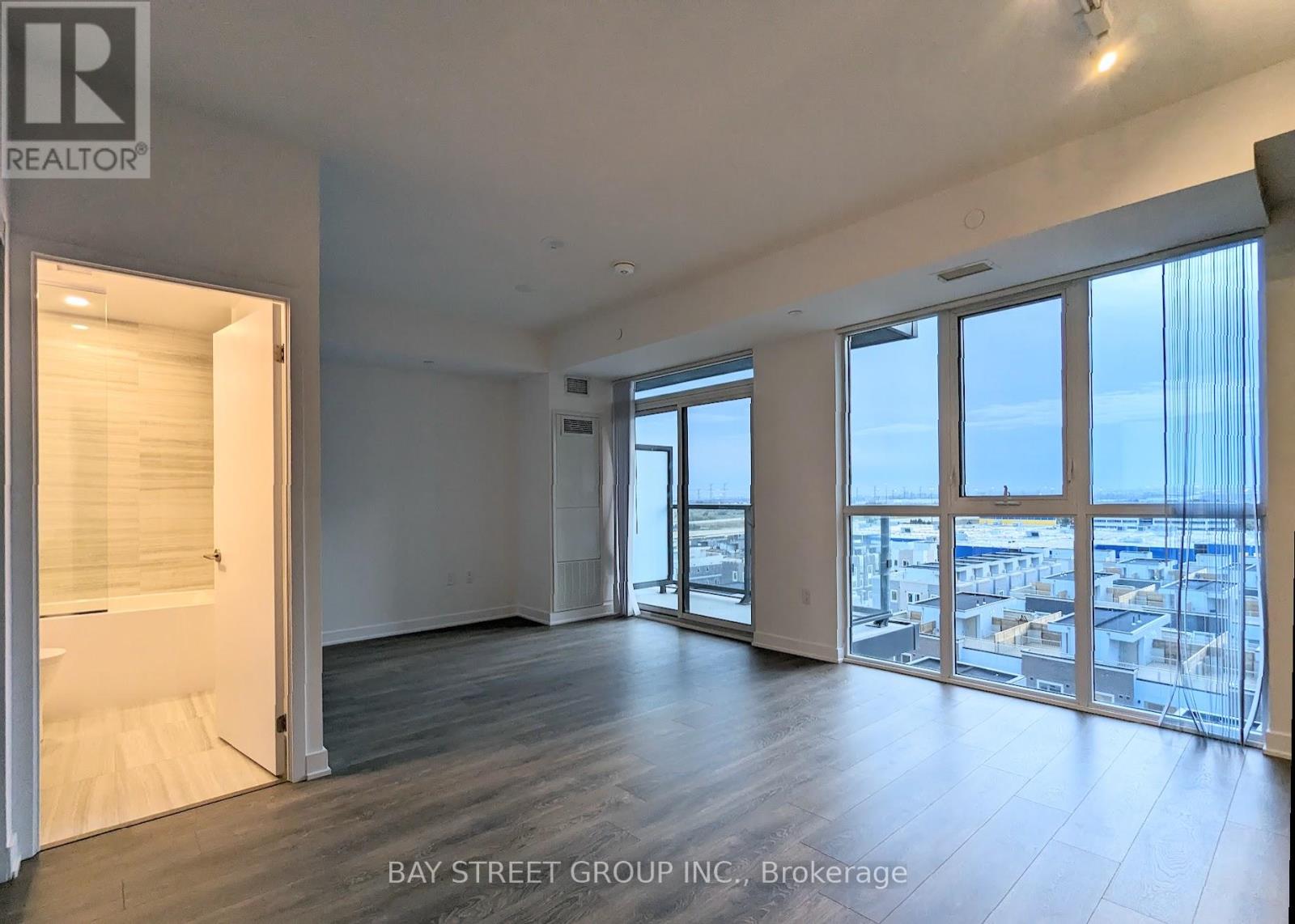 806 - 60 Honeycrisp Crescent, Vaughan, Ontario  L4K 0N5 - Photo 6 - N12553508