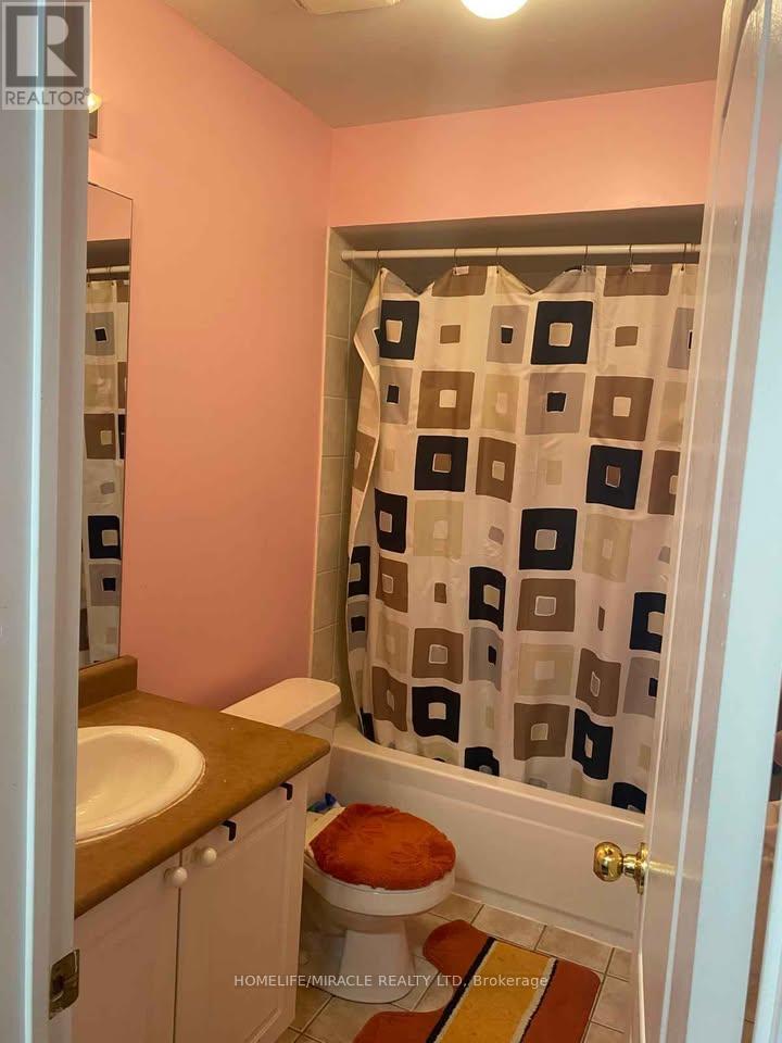 8 - 878 Scollard Court, Mississauga, Ontario  L5V 2R5 - Photo 15 - W12553490