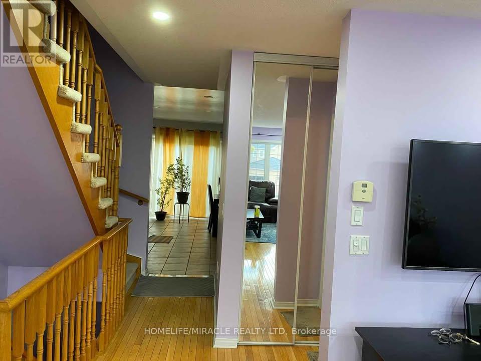 8 - 878 Scollard Court, Mississauga, Ontario  L5V 2R5 - Photo 3 - W12553490