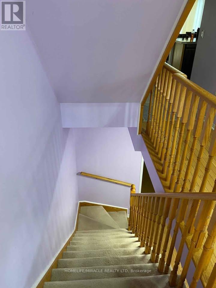 8 - 878 Scollard Court, Mississauga, Ontario  L5V 2R5 - Photo 8 - W12553490