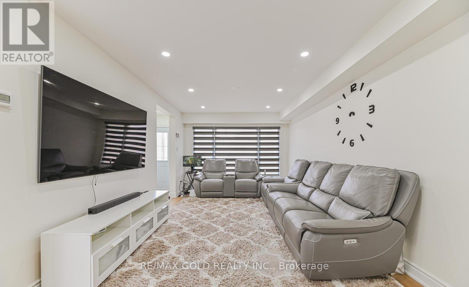 81 Drake Boulevard, Brampton, Ontario  L6T 3L2 - Photo 8 - W12482409