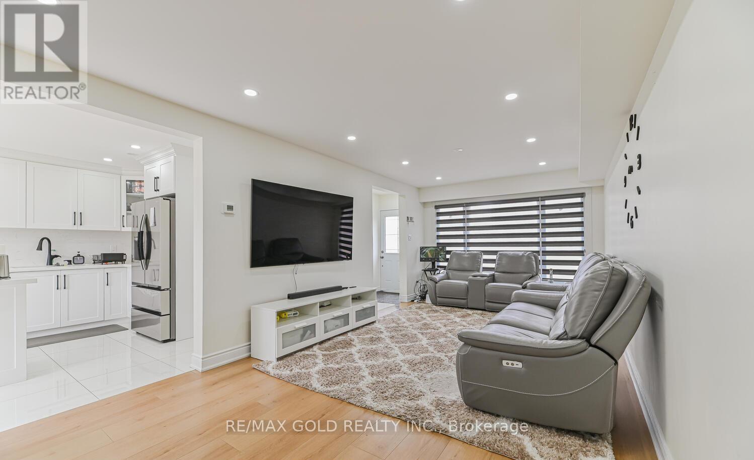 81 DRAKE BOULEVARD, Brampton, Ontario