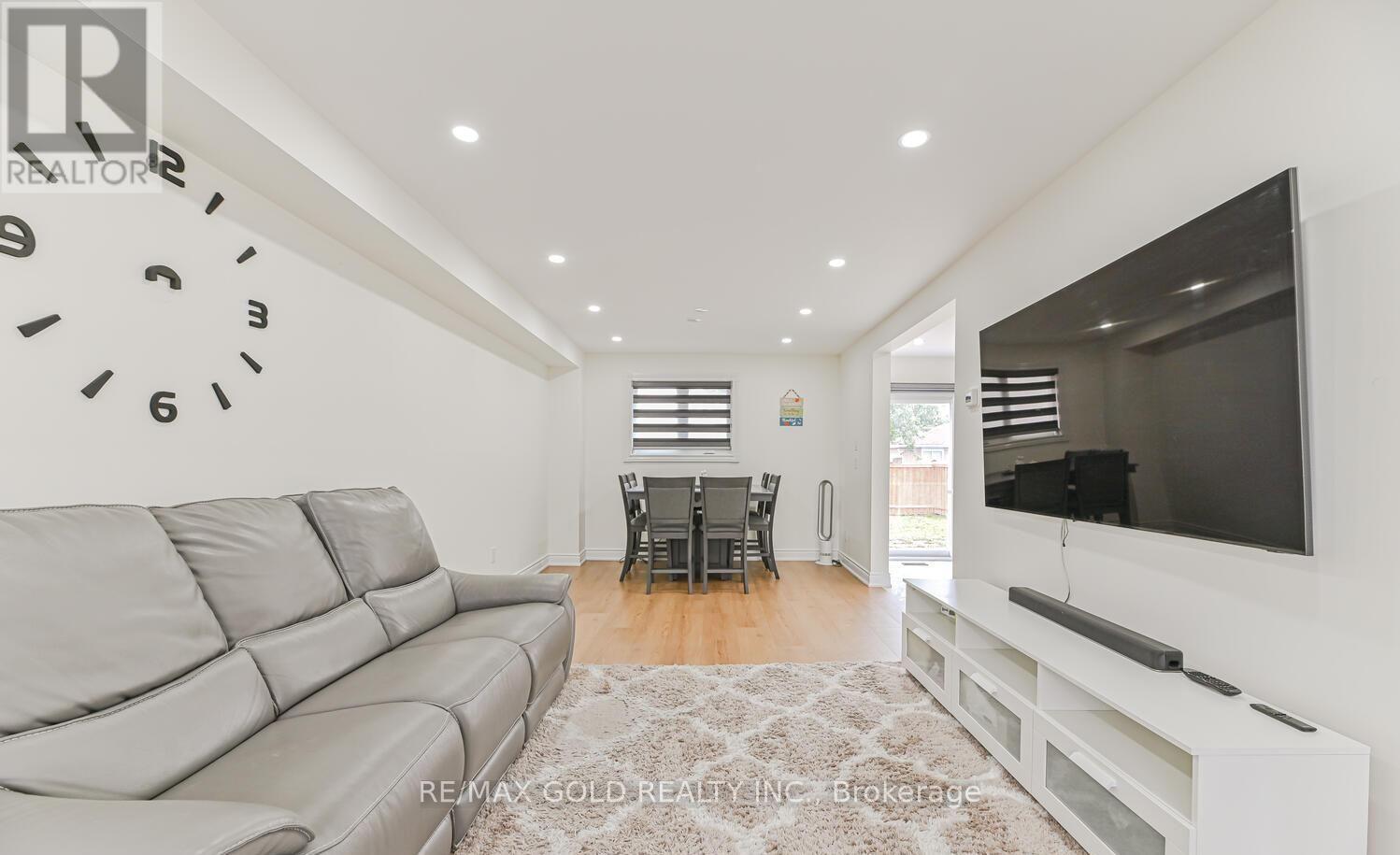 81 Drake Boulevard, Brampton, Ontario  L6T 3L2 - Photo 7 - W12482409